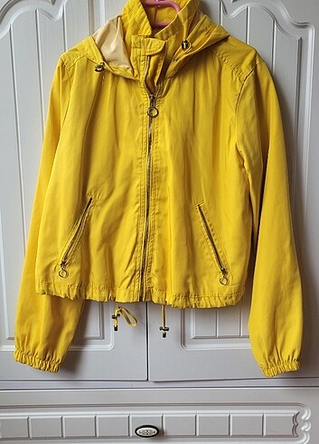 Bershka kapşonlu mevsimlik ceket