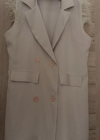 Düğmeli Kolsuz Bej Yelek Blazer