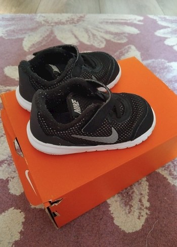 24 Beden Nike Erkek Çocuk Siyah Spor Ayakkabı