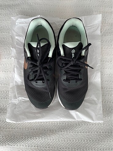 37,5 Beden Nike Spor Ayakkabı