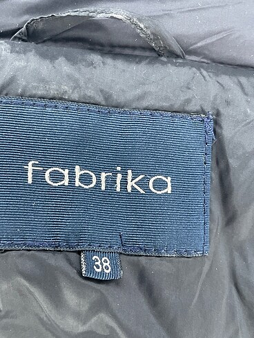 38 Beden siyah Renk Fabrika Mont %70 İndirimli.