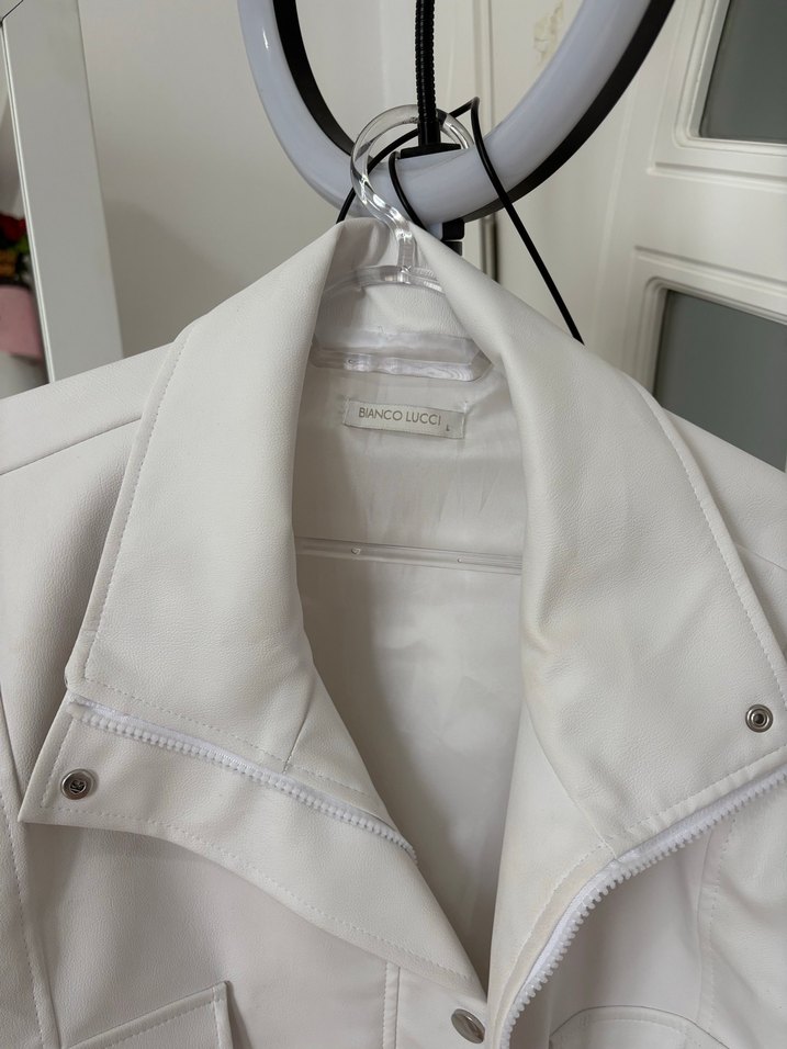 Kadın Beyaz Deri Düğmeli Ceket - Görsel 3