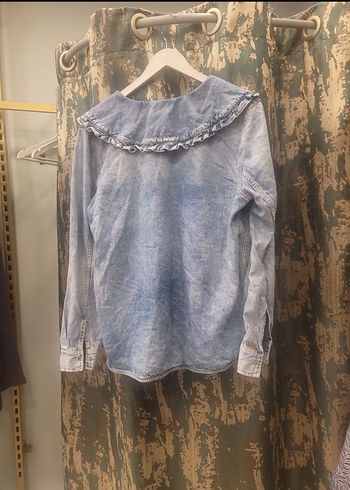 l Beden Düğmeli Yakalı Denim gömlek