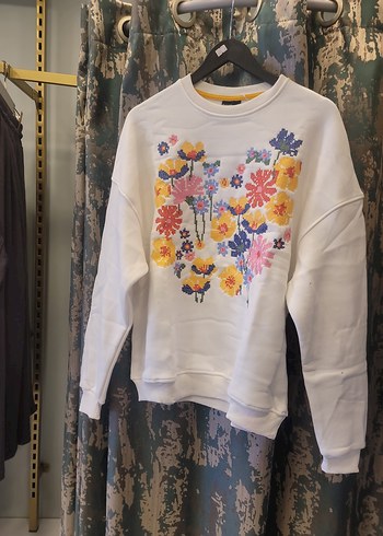 Diğer Çiçek Desenli Beyaz Kadın Sweatshirt
