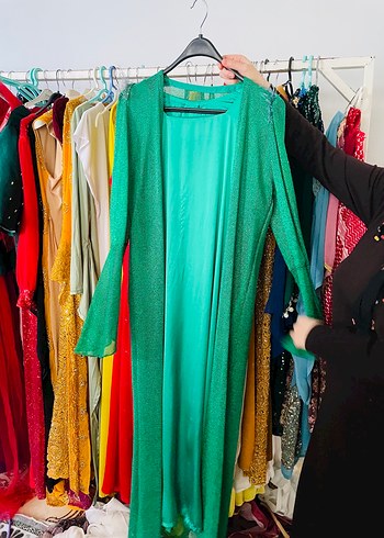 Uzun Kol Drapeli Yeşil Kadın Elbise
Omuzların yük detayı var
38 - Görsel 4