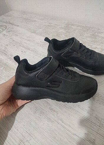 28 Beden siyah Renk Orijinal Skechers çocuk ayakkabı