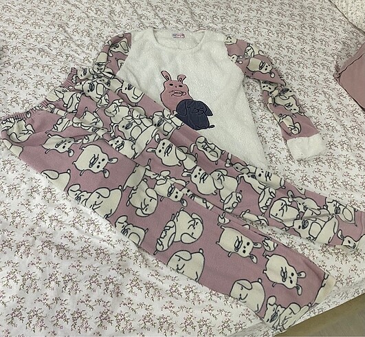 Tavşanlı pijama seti alt ve üst