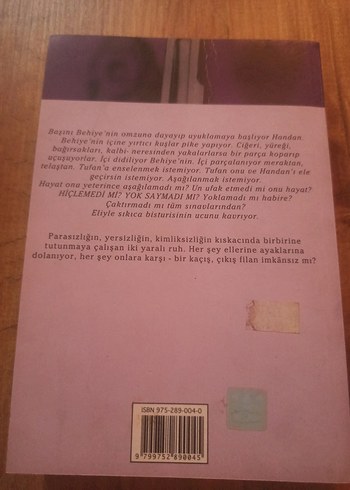 İki Genç Kızın Romanı - Perihan Magden