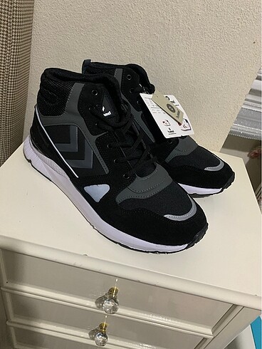 Hummel outdor bot