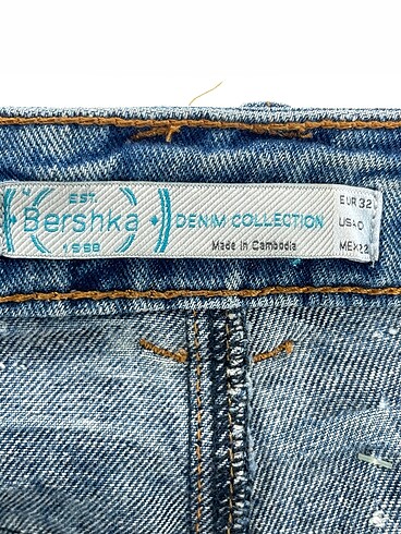 32 Beden çeşitli Renk Bershka Mini Şort %70 İndirimli.