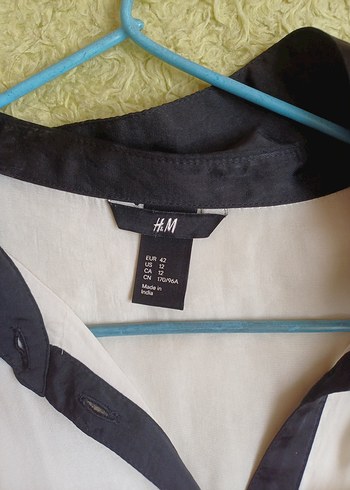 Siyah Yakalı Beyaz Uzun Kollu Kadın Gömlek - Görsel 2