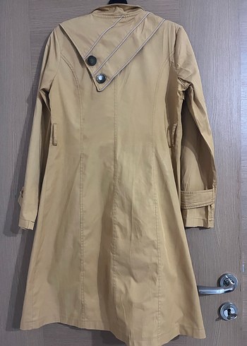 Düğmeli hardal sarısı diz altı Kadın Trençkot - Görsel 4