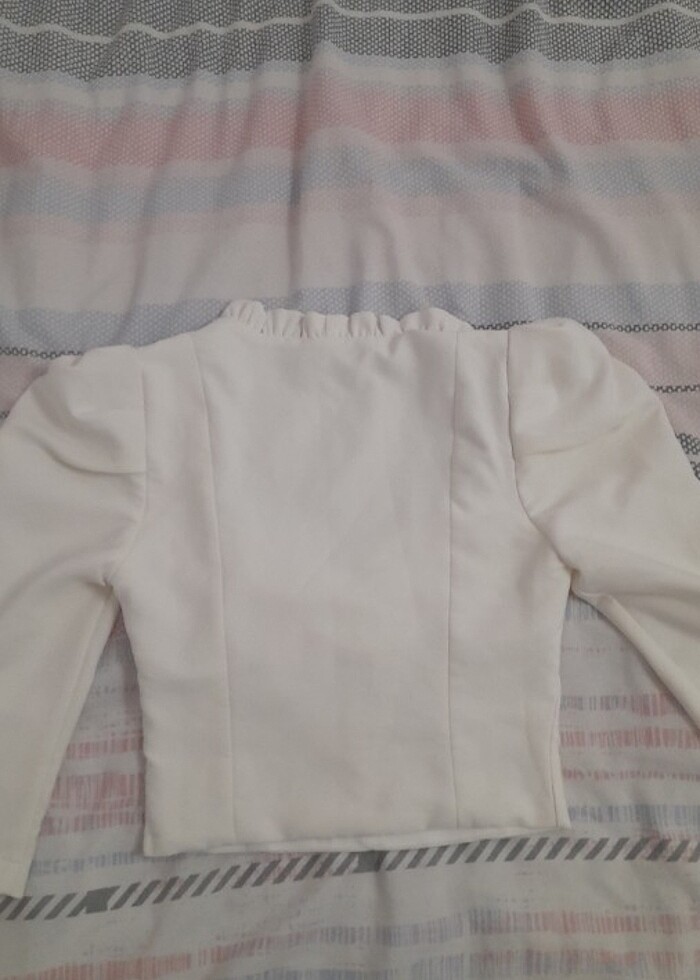 Prenses yaka beyaz düğmeli bluz - Görsel 4