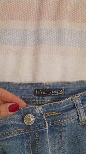 Açık mavi yırtmaç detaylı jean - Görsel 6