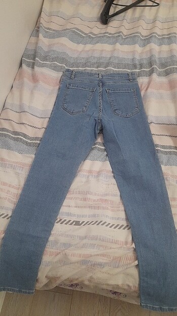 Açık mavi yırtmaç detaylı jean - Görsel 8