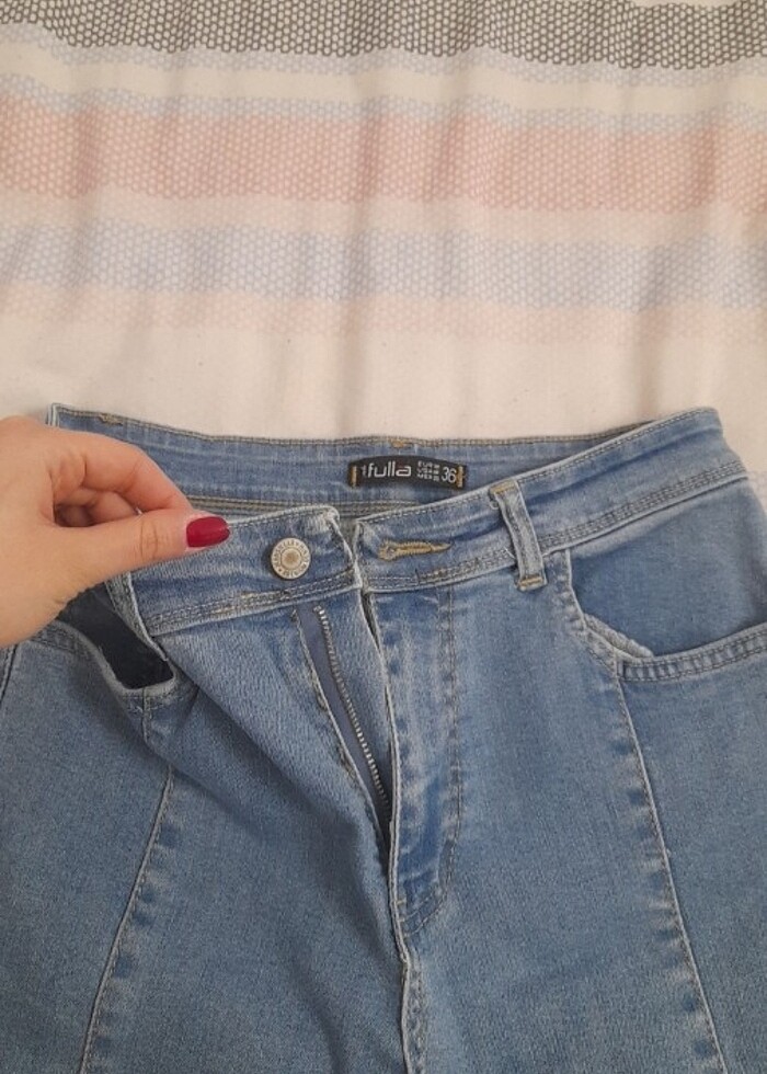Açık mavi yırtmaç detaylı jean - Görsel 5
