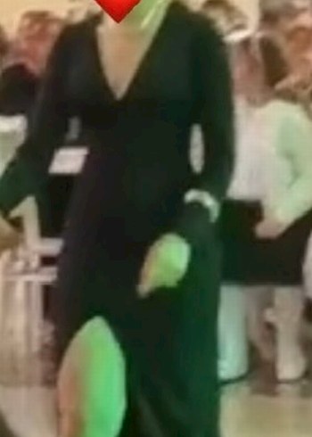 Siyah Drapeli Uzun V Yaka Elbise - Görsel 4