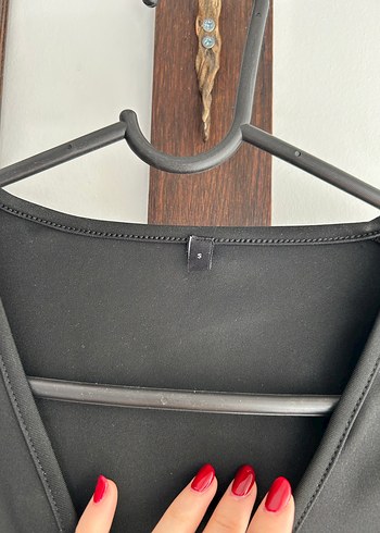 Siyah Drapeli Uzun V Yaka Elbise - Görsel 2