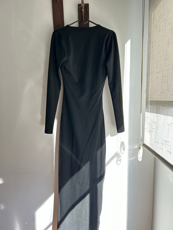 Siyah Drapeli Uzun V Yaka Elbise - Görsel 3