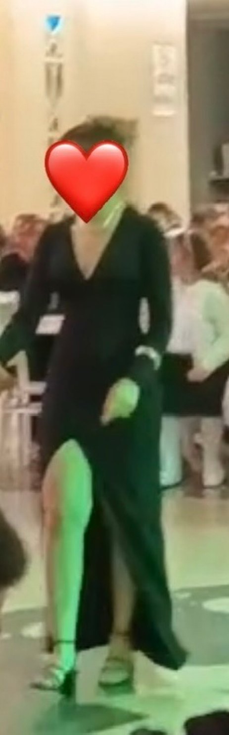 Siyah Drapeli Uzun V Yaka Elbise - Görsel 4