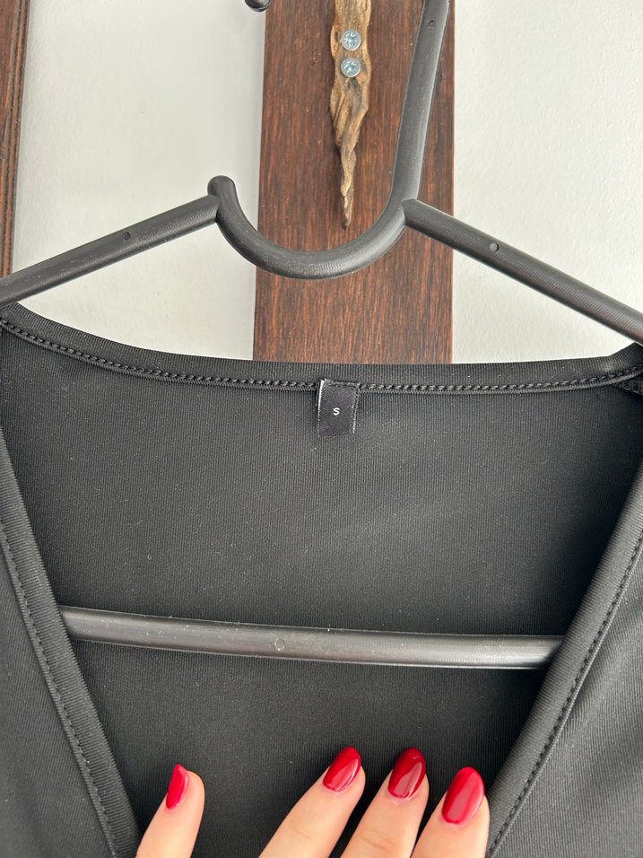 Siyah Drapeli Uzun V Yaka Elbise - Görsel 2