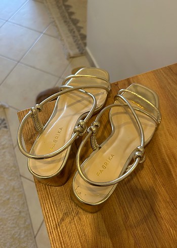 Gold İpli Kadın Topuklu Sandalet - Görsel 2