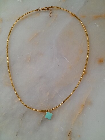 Gold yonca kolye