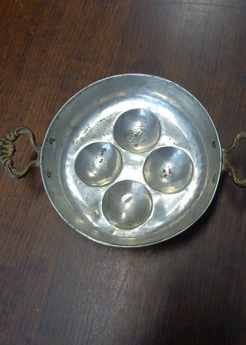 Altın Renkli Parlak Metal Tava