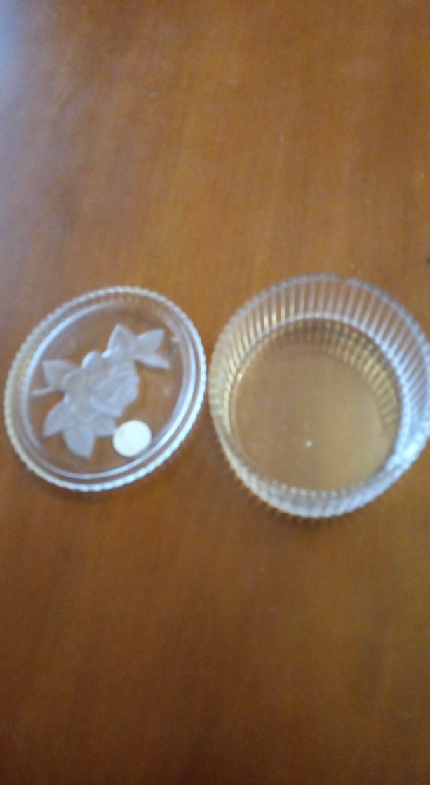 Kristal Çiçek Desenli Yuvarlak Kutu - Görsel 4