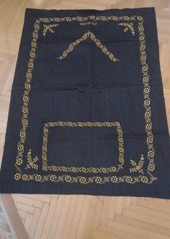 Siyah Üzerine Sarı İşlemeli El Yapımı seccade