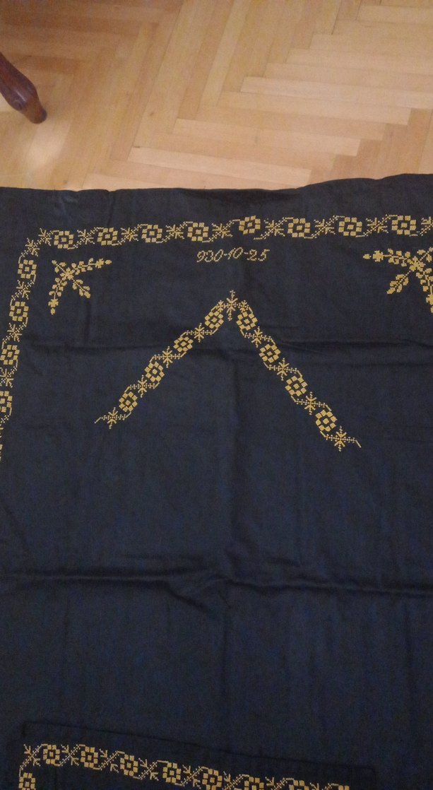 Siyah Üzerine Sarı İşlemeli El Yapımı seccade - Görsel 4