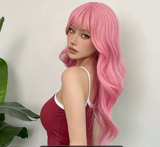 Pembe kahküllü peruk