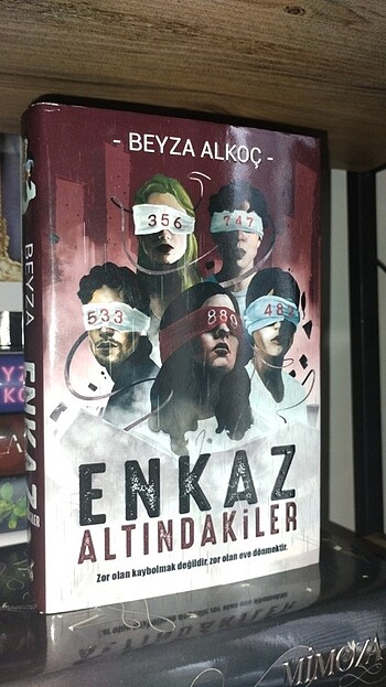 Enkaz Altındakiler