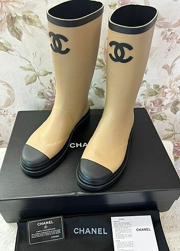 Chanel Yağmur Çizmesi 
