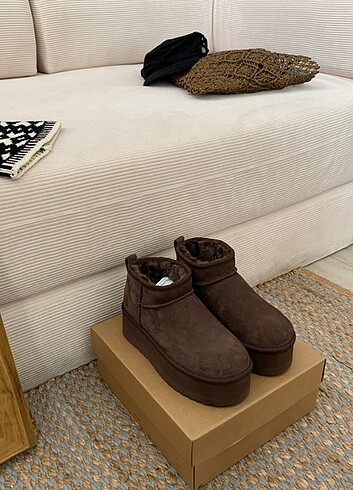 UGG Platform Mini Bot