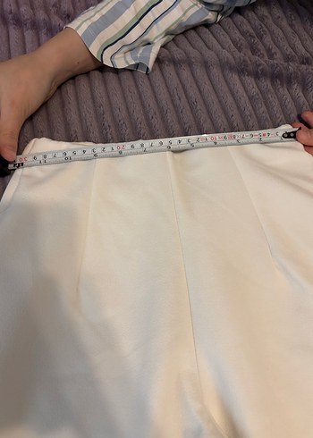 Beyaz Kadın Rahat Kesim Midi Kumaş Pantolon - Görsel 3