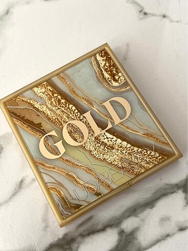 Huda Beauty Gold obsession far paleti
