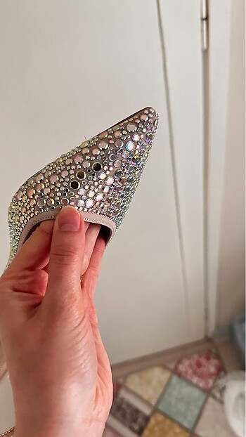 37 Beden ten rengi Renk Taşlı stiletto