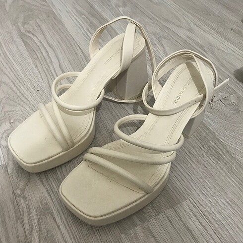 38 Beden Stradivarius Topuklu Platform Ayakkabı