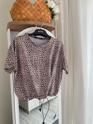 Leoparlı tshirt