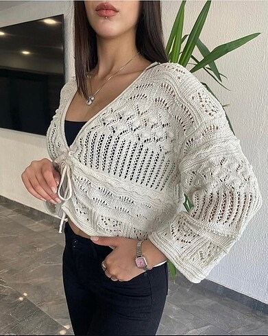 Diğer Önü bağlamalı ponponlu triko hırka