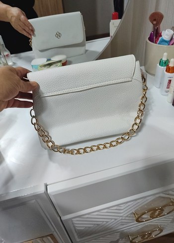 Zincir Detaylı Beyaz Deri Kadın Çanta - Görsel 4
