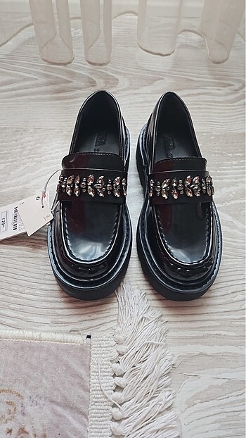 Zara ayakkabı 32 numara