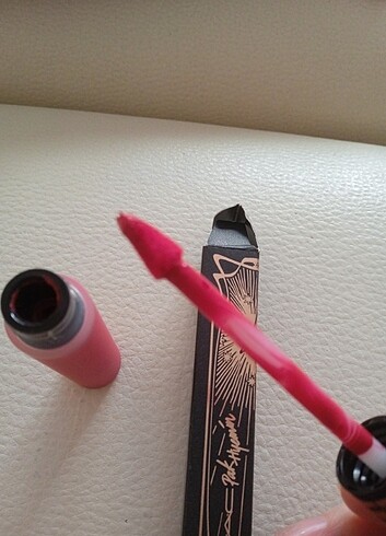 Beden pembe Renk Mac matte lip mousse ruj