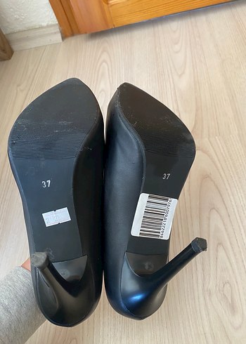 37 Beden Siyah Modern Klasik Stiletto Topuklu Kadın Ayakkabı