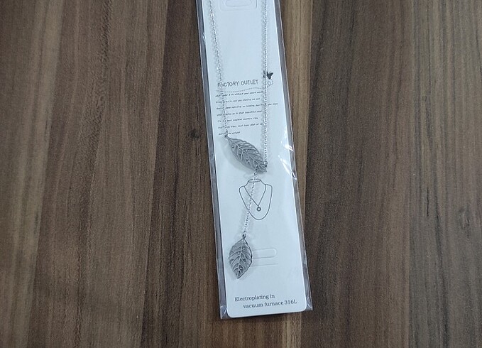 Gümüş renkli çelik kolye 