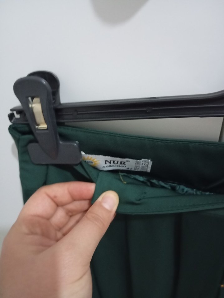 Kemer Detaylı Uzun Koyu Yeşil Etek - Görsel 3