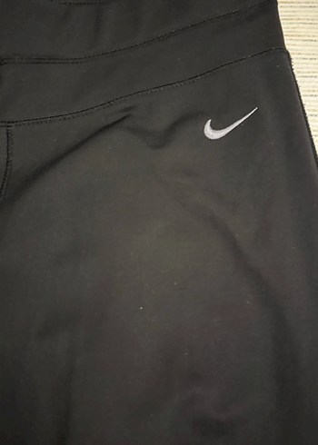 Siyah Kadın Spor Tayt, Elastik ve Parlak Kumaş - Görsel 4