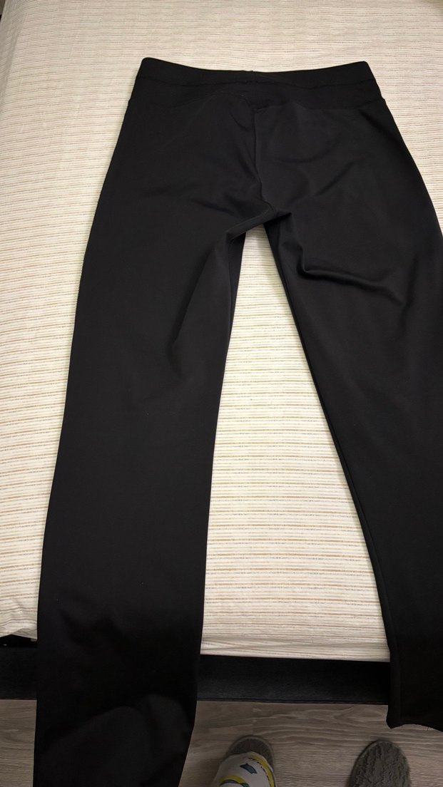 Siyah Kadın Spor Tayt, Elastik ve Parlak Kumaş - Görsel 2