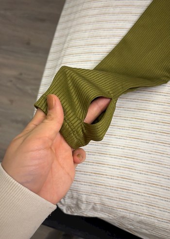 Fermuarlı Yüksek Yakalı Kadın  Tişörtü - Görsel 2